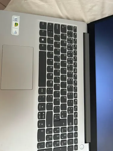 IdeaPad Slim 3i Intel Core i5-13420H 16GB 512GB SSD Windows 11 Home 15.3" WUXGA