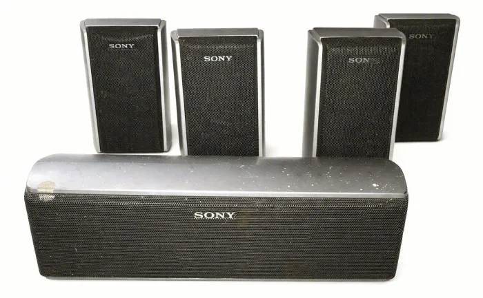 Kit 5 caixas de som Sony para Home theTer funcionando.