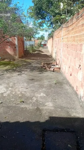 Vendo casa em Brismar com terreno grande independente na quadra do posto