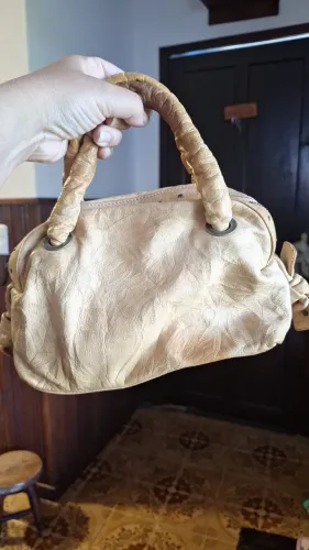 Bolsinha pequena de couro