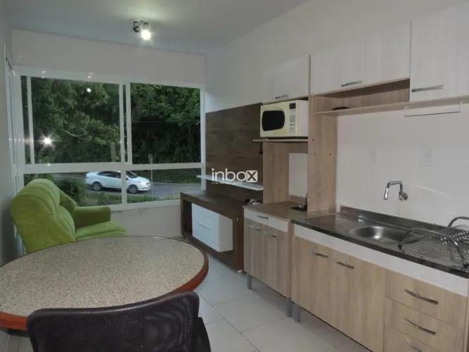 INBOX CIA IMOBILIÁRIA ALUGA EM BENTO GONÇALVES - Apartamento de dois quartos com um box de