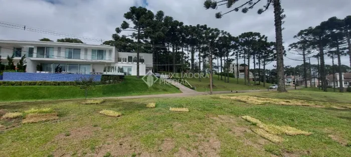 Terreno no condomínio Altos Pinheiros em Canela