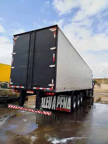 Vendo carreta baú 28 paletes ano 2007 sem pneu 14.60 comprimento 2.69 altura 100 metros