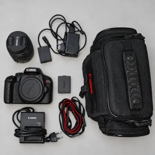 Canon EOS Rebel T100 + 18-55mm, 6.293 cliques, bolsa e fonte dummy