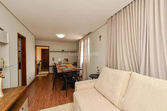 Apartamento à venda no bairro Sagrada Família