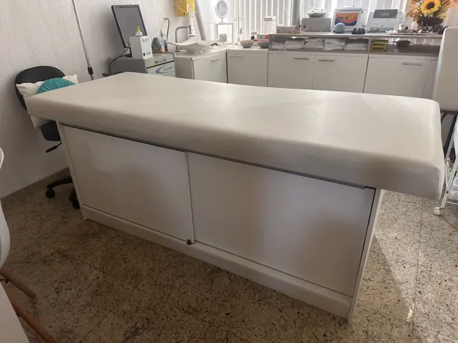 Maca com armário embutido