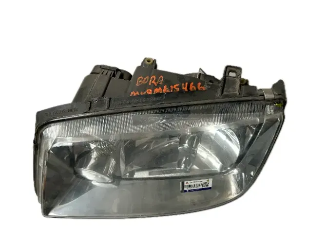 FAROL VOLKSWAGEN BORA 2001 a 2008 Lado Esquerdo Garra Quebrada - HELLA *L 
