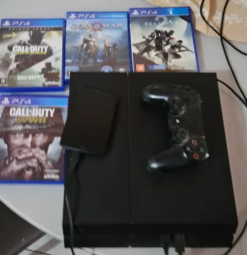 Vendo PS4, mais 4 jogos e um HD e terno