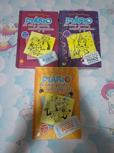 Livros " uma garota nada popular"