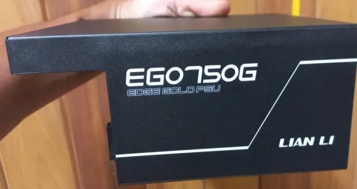 Fonte Lian Li edge 750w com todos os acessórios