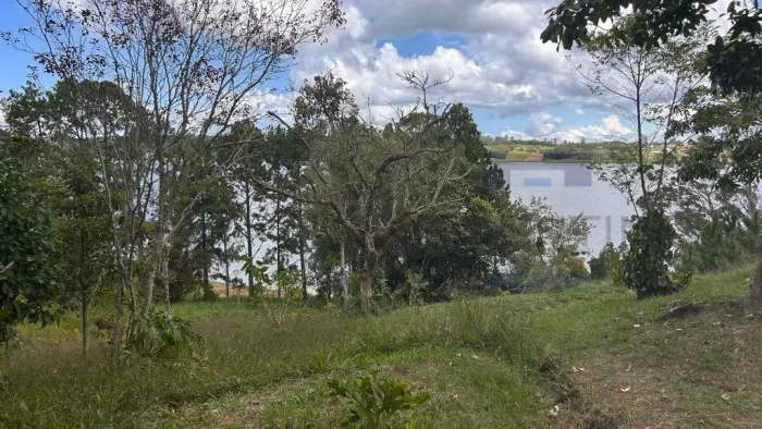 Oportunidade Imperdível à Beira da Represa de Taiaçupeba