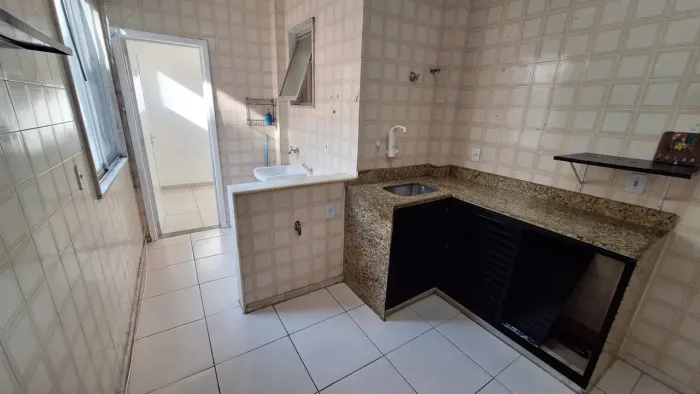 Apartamento elevador 1 vaga coberta 1 quarto dep. empregada vazio Cordovil - Rio de Janeir