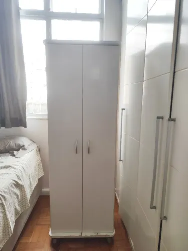 Armário tipo sapateira.