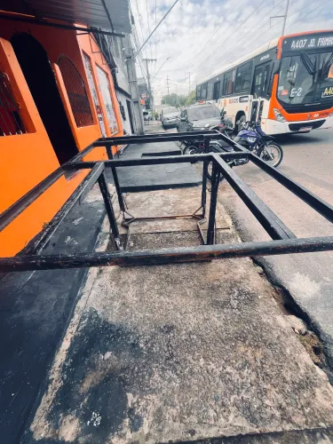 GRADE DE FERRO / BAGAGEIRO