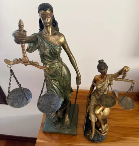 Esculturas da Justiça - Decoração - Balança e Espada