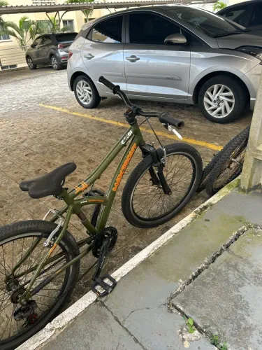 Vendo bicicleta caloi conservada nenhum defeito