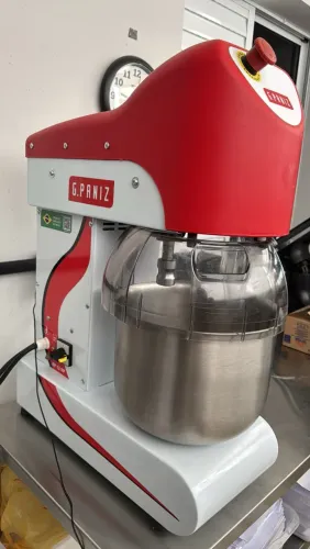 Batedeira GPaniz 12 litros - 220v 1 ano de uso na garantia
