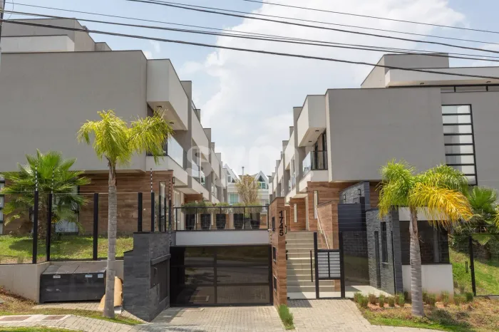 Casa em condomínio perto do Parque Barigui