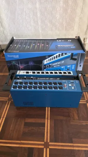 Mesa de Som Digital Soundcraft UI24R