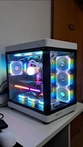 PC Gamer High-End Ryzen 7 7700 + RX 7800 XT Sapphire Nitro+ / 32GB DDR5 / WC Lian Li