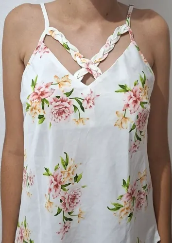 Blusa branca florida tamanho P e M