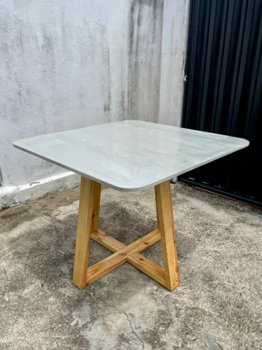 Mesa de Jantar Quadrada - PRONTA ENTREGA