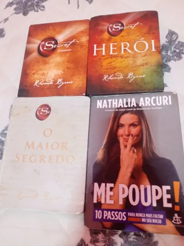 Vende - se 4 Livros Ótimos da Lei da Atração semi novos 