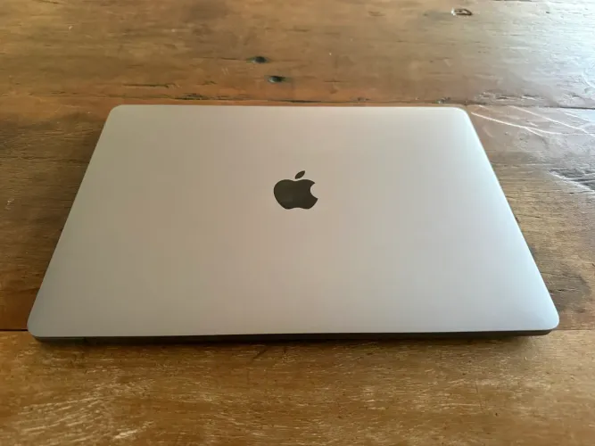 MacBook Pro 13 2017 i5 3.1GHz 8GB 4 Thunderbolt Touch Bar - Oportunidade