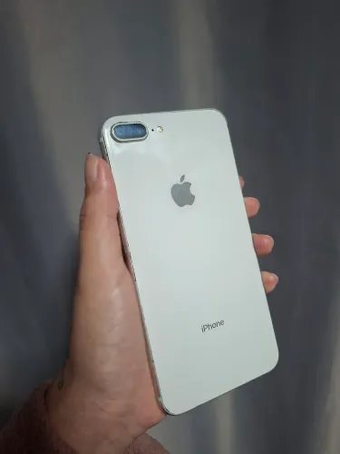 Iphone 8 plus 256 gigas com detalhes
