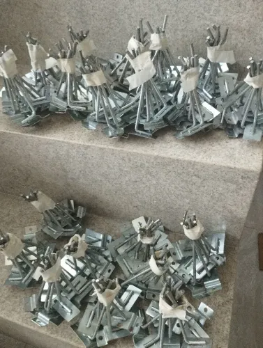 Pacote com 200 ganchos com 10cm  para painel canelado