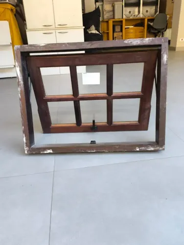 3 janelas maxim-ar em imbuia com vidro ? 80 × 60 cm
