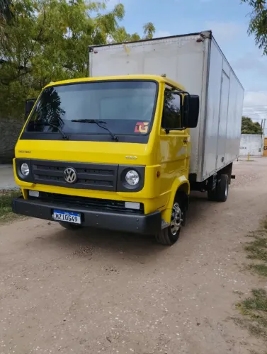 Vende -se caminhão Volks 6.80