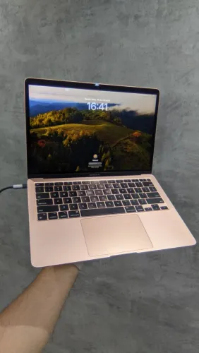 MacBook Air m1 8/256