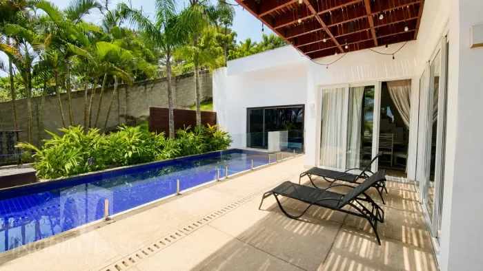 Casa à Venda no Condomínio Golden Sun em Macaé com 4 Suítes