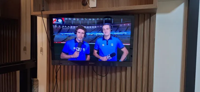 TV Sony Bravia 32 polegadas KDL32EX525 . Nao é smart