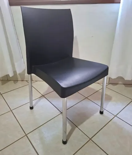 Cadeira para escritório e escrivaninha