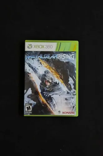Jogo Xbox 360: Metal Gear - Rising Revengeance (Original)