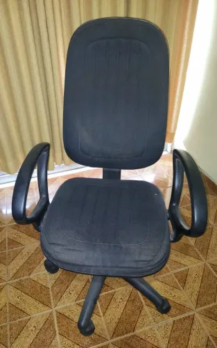 Cadeira diretor - R$ 180,00