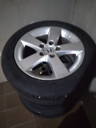Roda Aro 16 com Pneus 