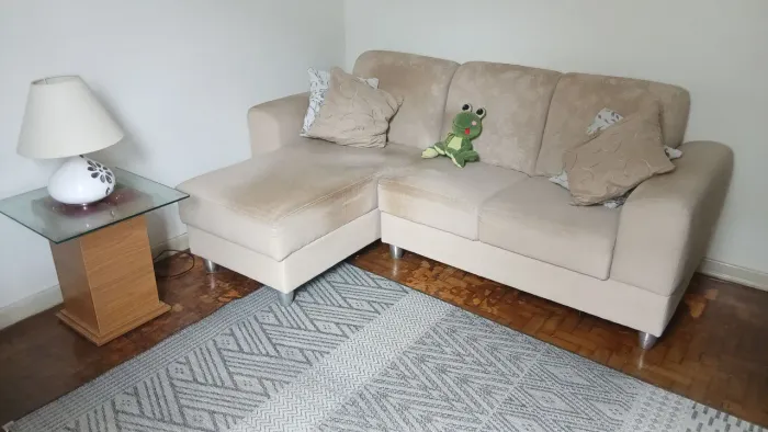 Sofá com chaise