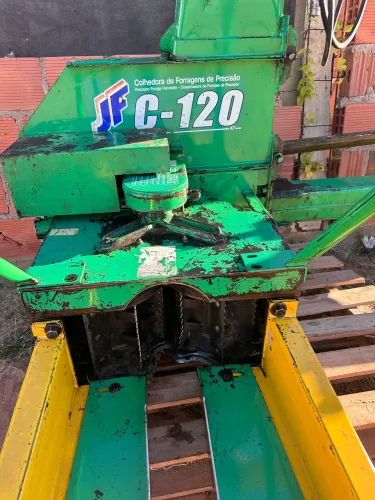 Ensiladeira JF C120