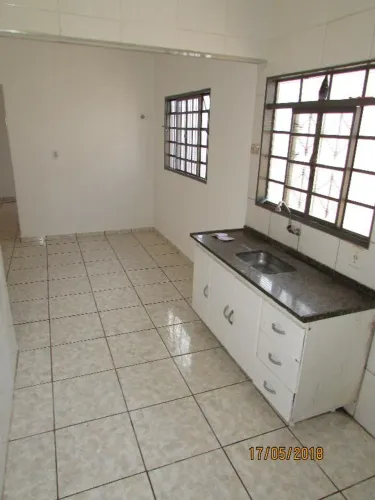 Casa com 2 dormitórios para venda e locação no bairro JARDIM ANDORFATO