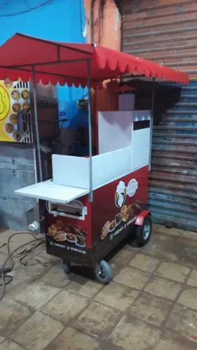 Carrinho de hot dog completo com churrasqueira e chapada fogão .menos de 1 ano de uso