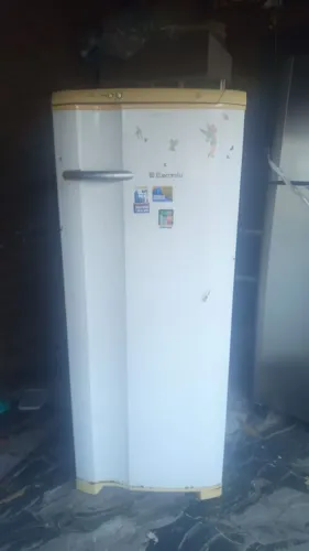 Geladeira com marcas de uso (pagamento somente na entrega)