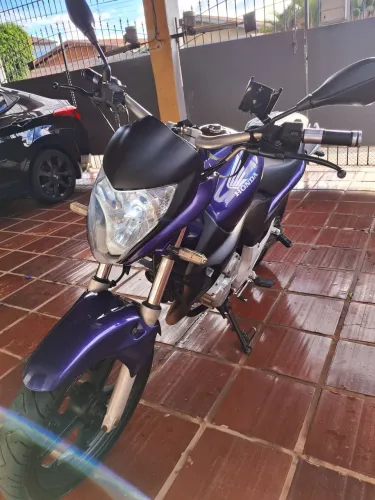 Vende-se Cb300 2011