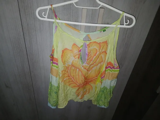 Blusa girassol da Farm 60 reais