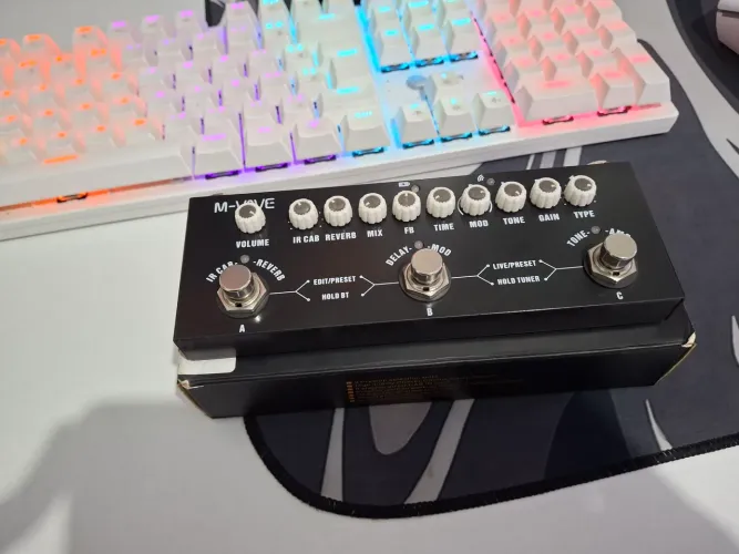Pedaleira M-Vave Cube Baby - Multi-efeitos p/ Guitarra (usada!)