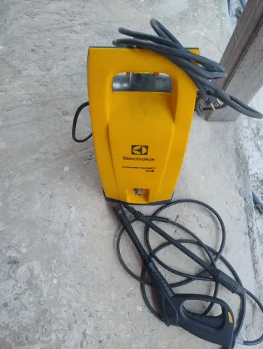 Lavadora pressão Eletrolux - para retirar peças está sem carvão