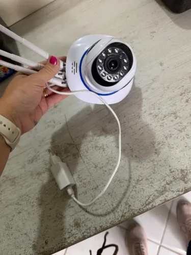 Câmera de Segurança IP Smart WiFi 3 Antenas - Visão Noturna e Rotação PTZ (App Yoosee)