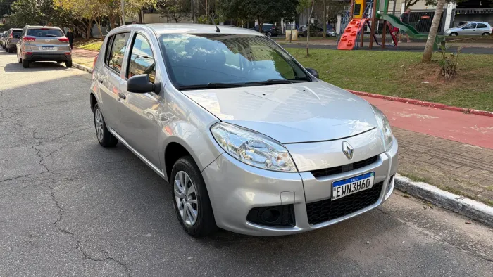 Renault Sandero Authentique Hi-flex 1.0 16V 5P 2012
